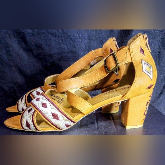 Comfortview Isadora Sandals - Picture 2 of 4